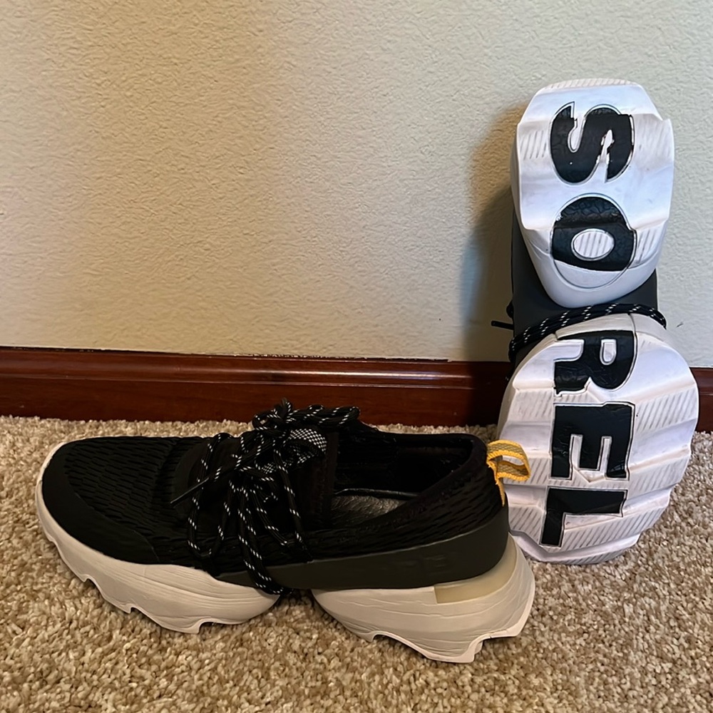 Sorrel Women’s sneakers size 7 black/grey/yellow accent